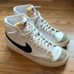 Women’s Nike Blazer Mid ‘77 Casual Shoes - White/Black/Sail